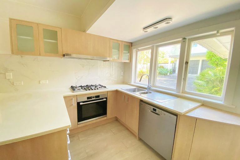 Photo of property in 1/28 Rangitoto Terrace, Milford, Auckland, 0620