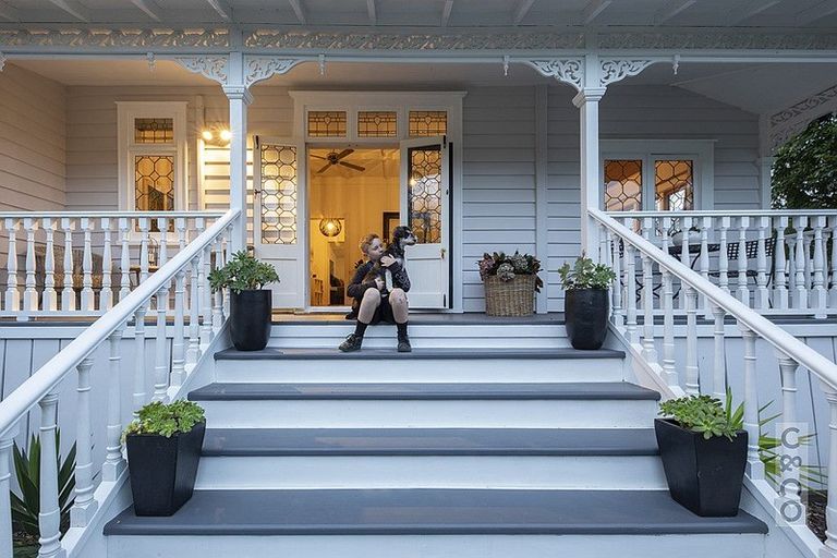 Photo of property in 30-32 Great North Road, Riverhead, 0820