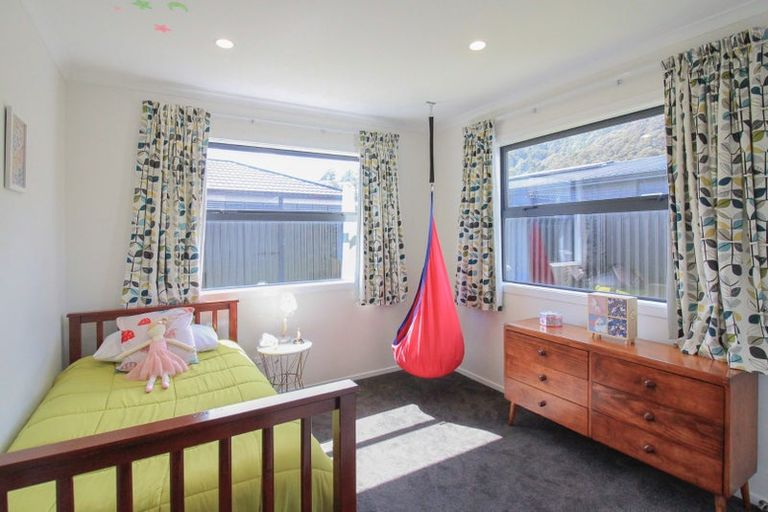 Photo of property in 17 Buddle Road, Wallaceville, Upper Hutt, 5018