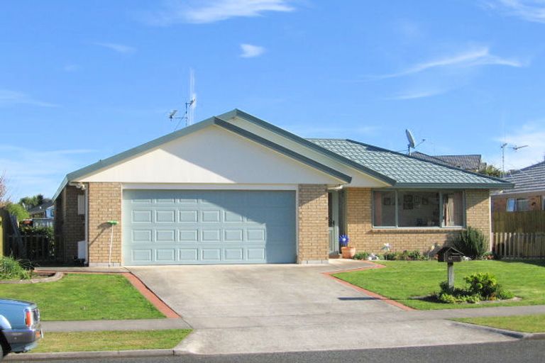 Photo of property in 8a Lloyd Drive, Nawton, Hamilton, 3200