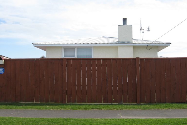Photo of property in 25 Raupo Street, Castlecliff, Whanganui, 4501