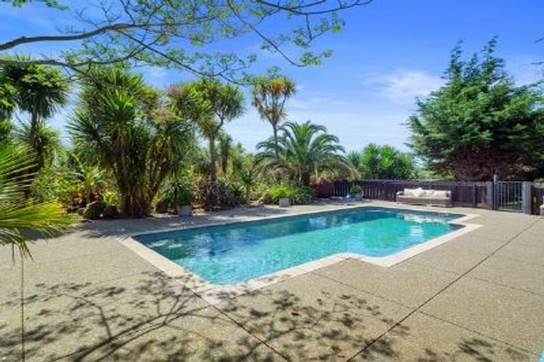 Photo of property in 64 Gervin Road, Wainui, Silverdale, 0992