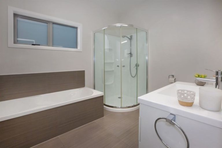 Photo of property in 58a Kahu Road, Paremata, Porirua, 5024