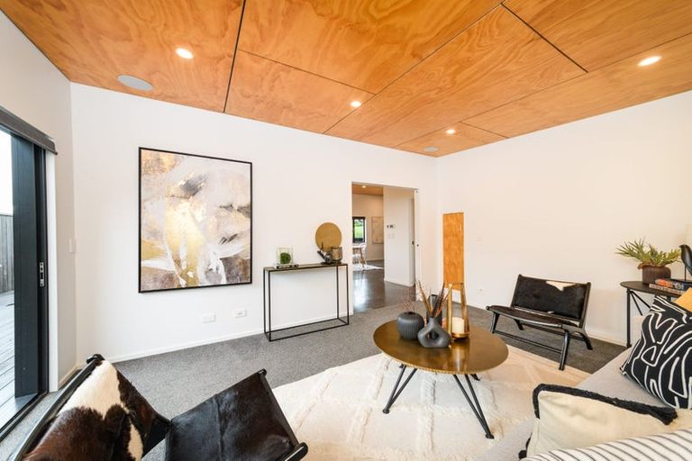 Photo of property in 125 Cashmere Drive, Fitzherbert, Palmerston North, 4410