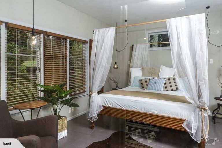 Photo of property in 34 Sandown Road, Rothesay Bay, Auckland, 0630