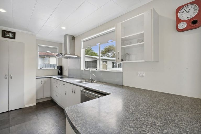 Photo of property in 18 Brightwater Crescent, Totara Park, Upper Hutt, 5018