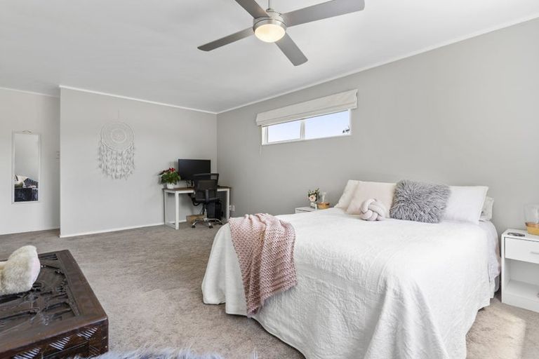 Photo of property in 6 Mallard Place, Unsworth Heights, Auckland, 0632