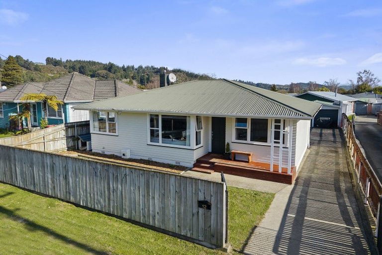 Photo of property in 12 Moeraki Road, Maoribank, Upper Hutt, 5018