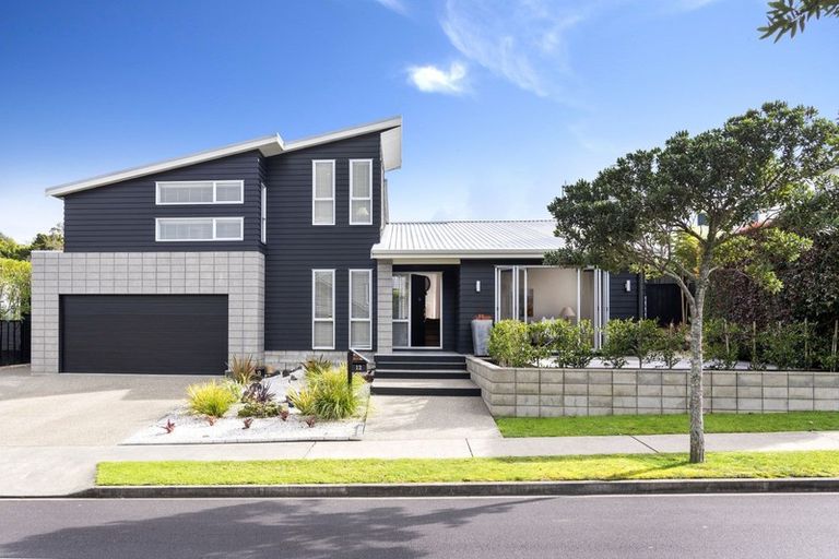 Photo of property in 12 Tranquility Rise, Mellons Bay, Auckland, 2014