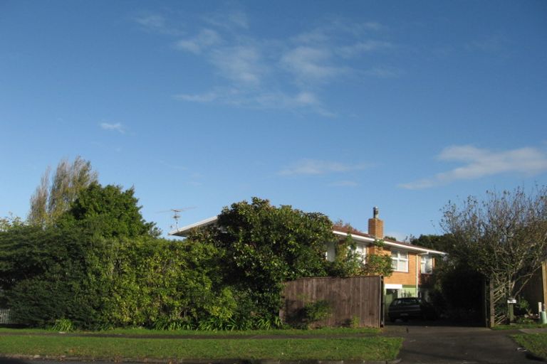 Photo of property in 99 Gossamer Drive, Pakuranga Heights, Auckland, 2010