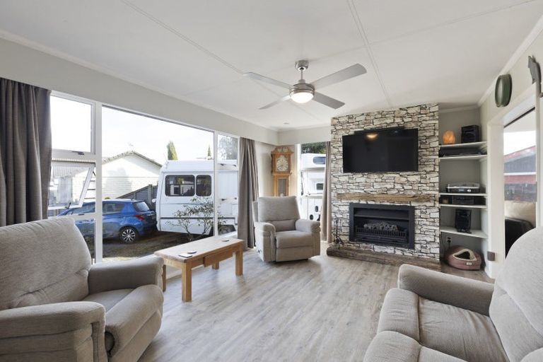 Photo of property in 8 Wairau Place, Kelvin Grove, Palmerston North, 4414