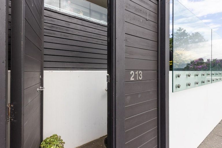 Photo of property in 213/7 Humber Street, Pandora, Napier, 4110