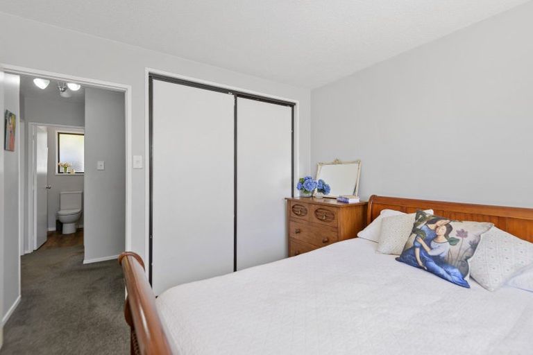 Photo of property in 2/1 Thornhill Place, Sockburn, Christchurch, 8042