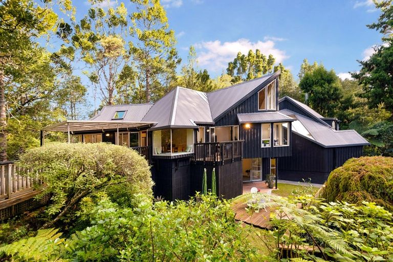 Photo of property in 19 Fawcett Road, Laingholm, Auckland, 0604