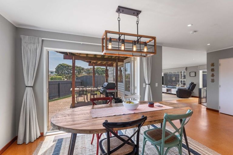 Photo of property in 1 Frances Street, Waikanae Beach, Waikanae, 5036