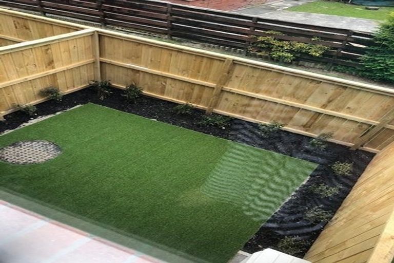 Photo of property in 4/9 Marlene Avenue, Te Atatu South, Auckland, 0610