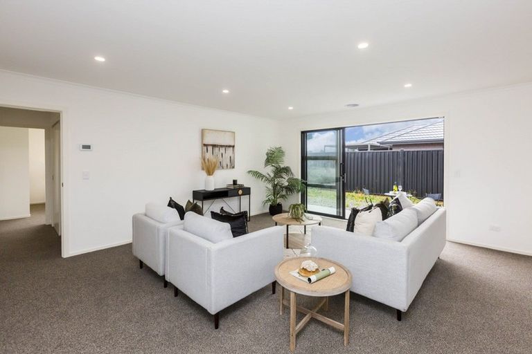 Photo of property in 8 Passchendaele Grove, Trentham, Upper Hutt, 5018
