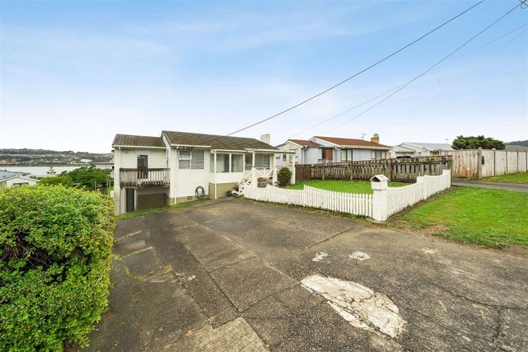 Photo of property in 35 Waiuta Street, Titahi Bay, Porirua, 5022