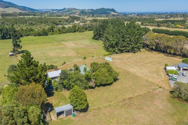 Photo of property in 358 Kimberley Road, Levin, 5571