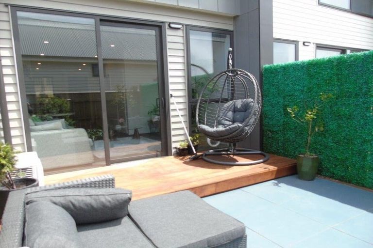 Photo of property in 3/62 Spenmoor Street, Newlands, Wellington, 6037