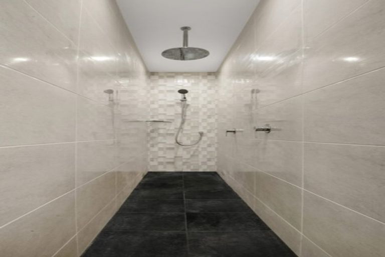 Photo of property in 24 Pooley Street, Pakuranga Heights, Auckland, 2010