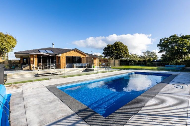 Photo of property in 395 Manutahi Road, Lepperton, New Plymouth, 4373