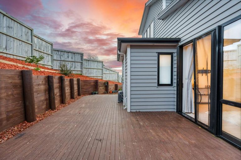 Photo of property in 1 Barrique Road, Kumeu, 0810