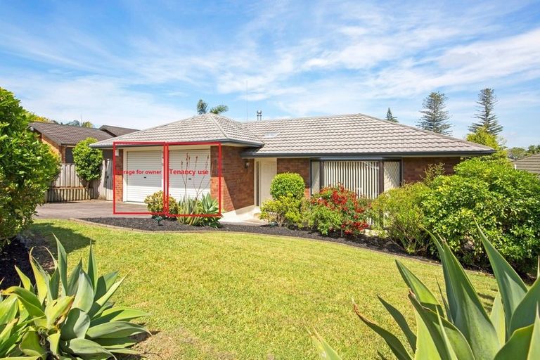 Photo of property in 13 Fieldstone Court, Northpark, Auckland, 2013