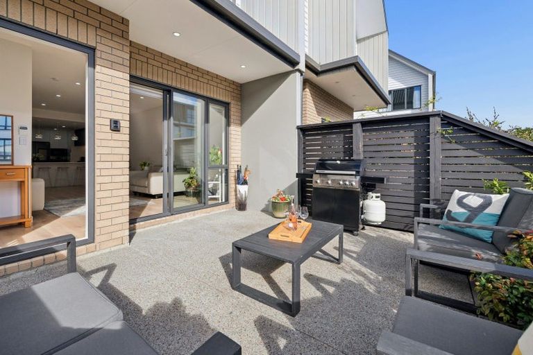 Photo of property in 10b Windlass Street, Long Bay, Auckland, 0630