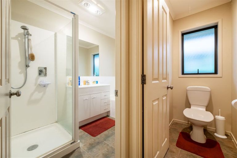 Photo of property in 1 Chardonnay Rise, Henderson, Auckland, 0612