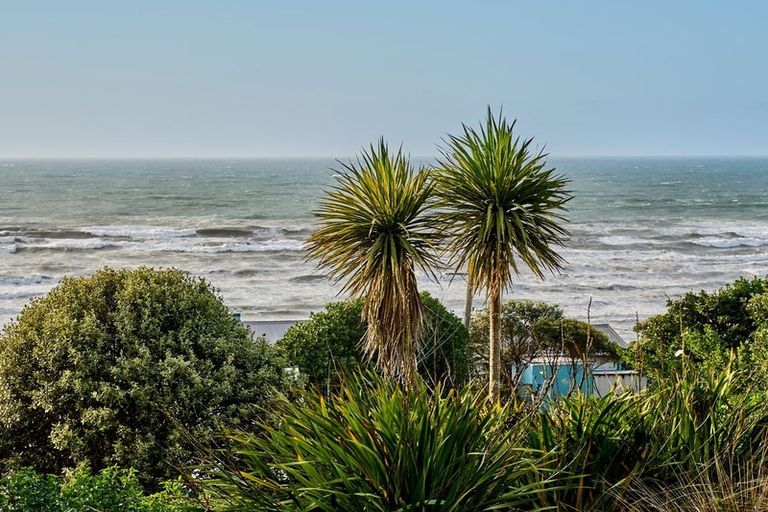 Photo of property in 83 Wellington Road, Paekakariki, 5034