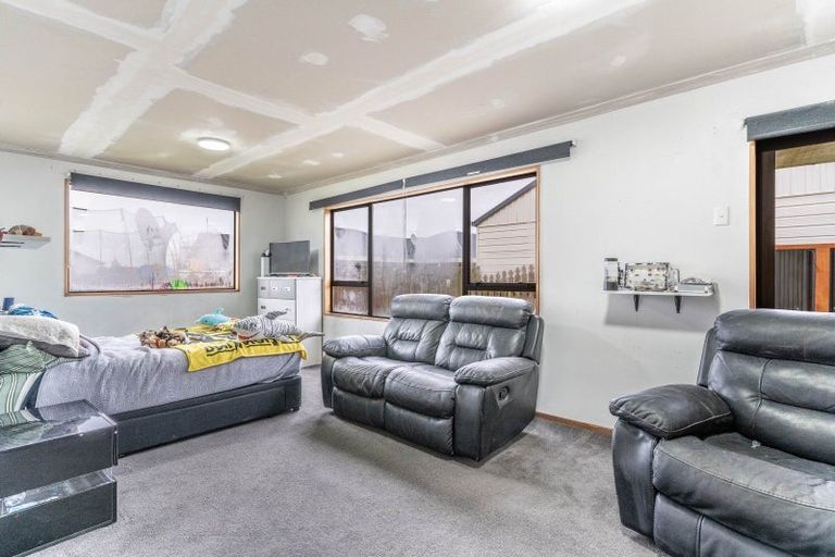 Photo of property in 8 Calder Place, Winton, 9720