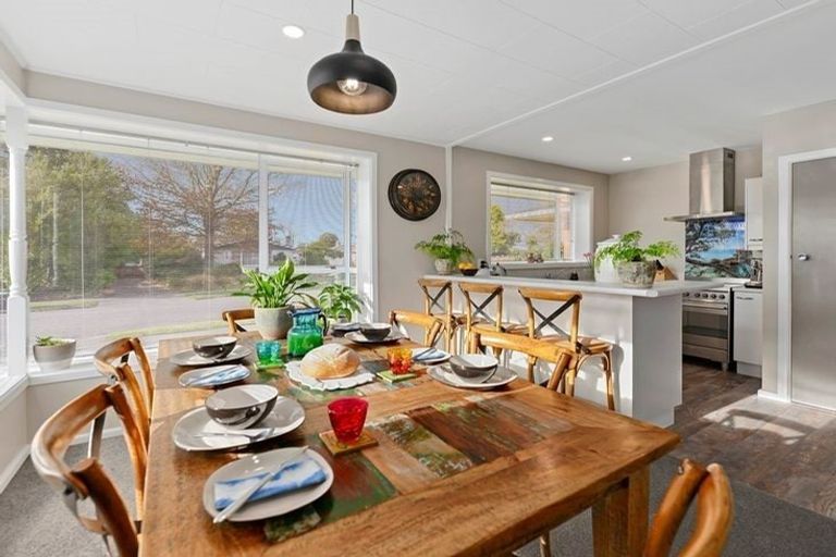 Photo of property in 43 Glenharrow Avenue, Avonhead, Christchurch, 8042