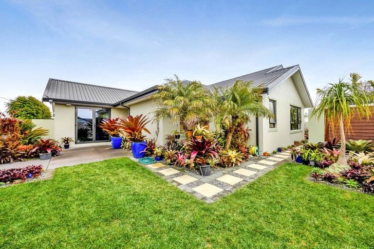Photo of property in 19 Dolphin Parade, Bell Block, New Plymouth, 4312