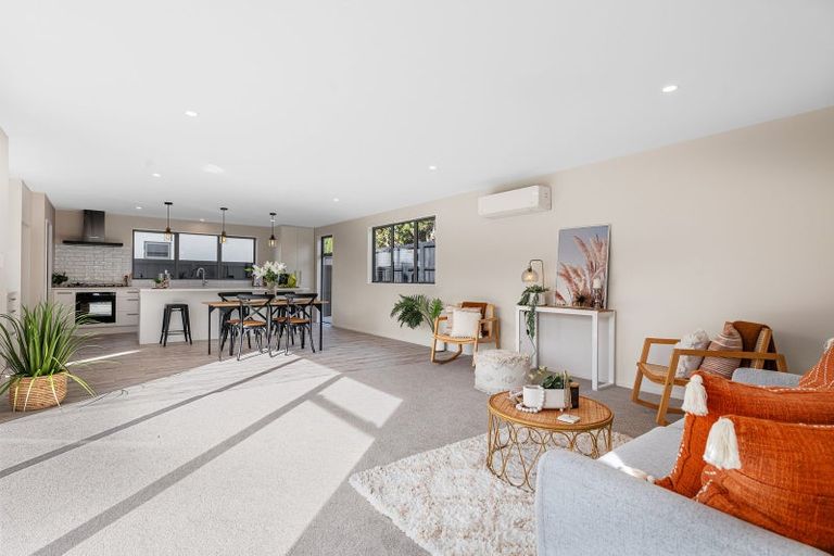 Photo of property in 98 Willowview Drive, Redwood, Christchurch, 8051