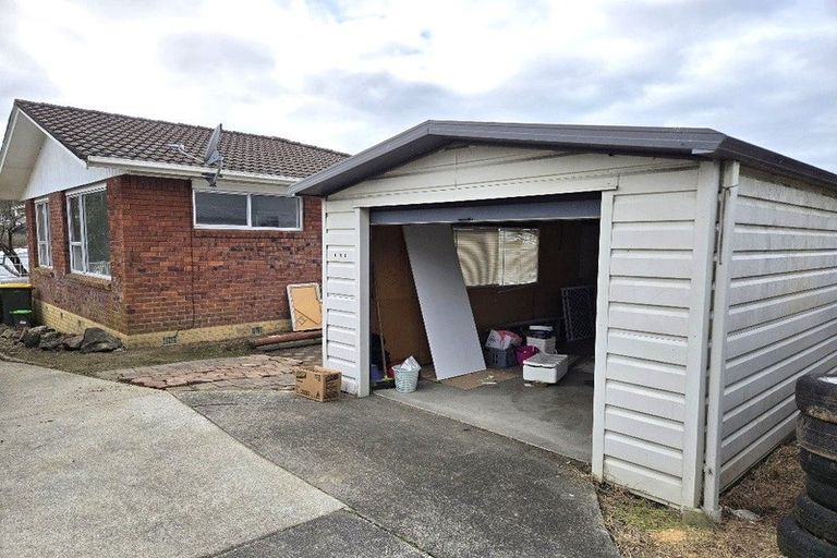 Photo of property in 2/56 Cockayne Crescent, Sunnynook, Auckland, 0620