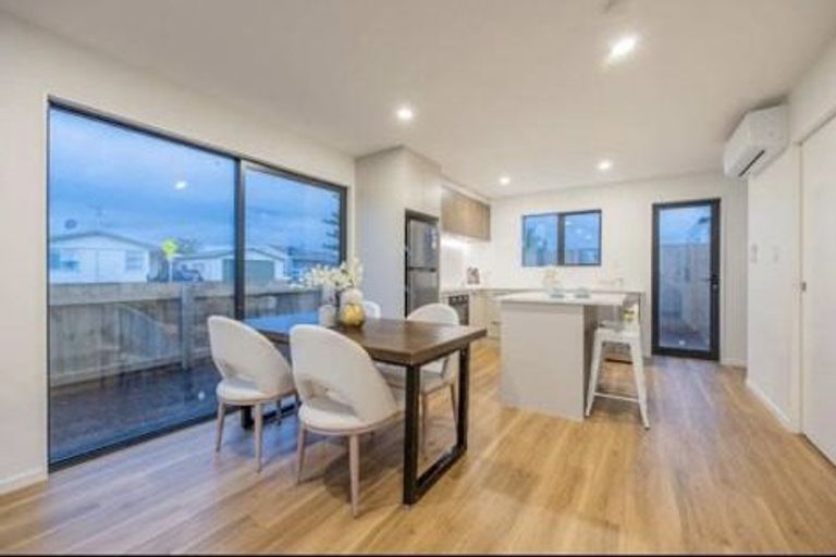 Photo of property in 8d Jupiter Street, Rosehill, Papakura, 2113