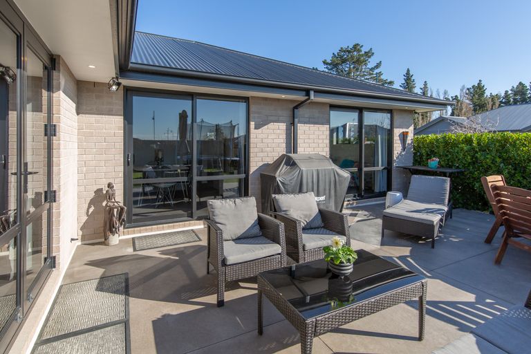 Photo of property in 2 Puriri Street, Pegasus, 7612