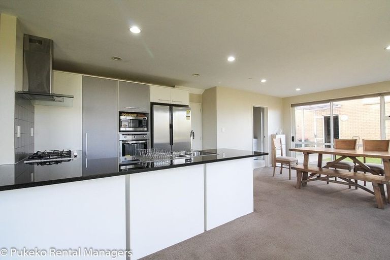 Photo of property in 28 Kuaka Drive, Takanini, 2112