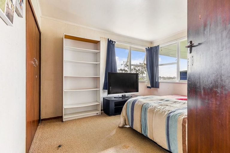 Photo of property in 18 Lilburn Crescent, Massey, Auckland, 0614