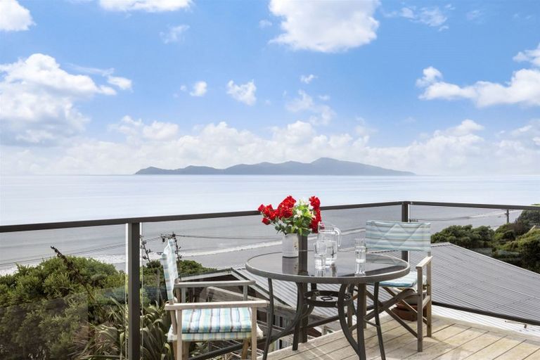 Photo of property in 24 The Parade, Paekakariki, 5034