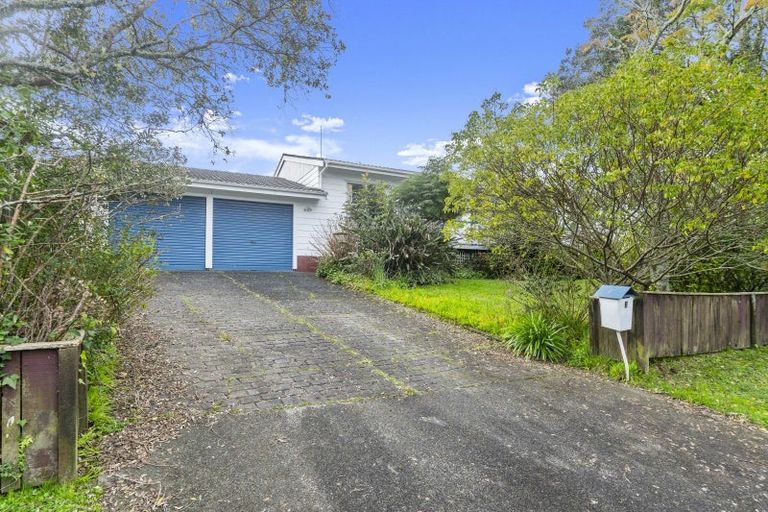 Photo of property in 1 Denver Avenue, Sunnyvale, Auckland, 0612
