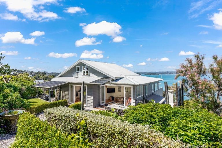 Photo of property in 27 Wellington Street, Russell, 0202