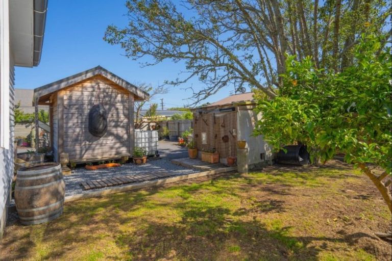 Photo of property in 5 Tararua Street, Paraparaumu, 5032