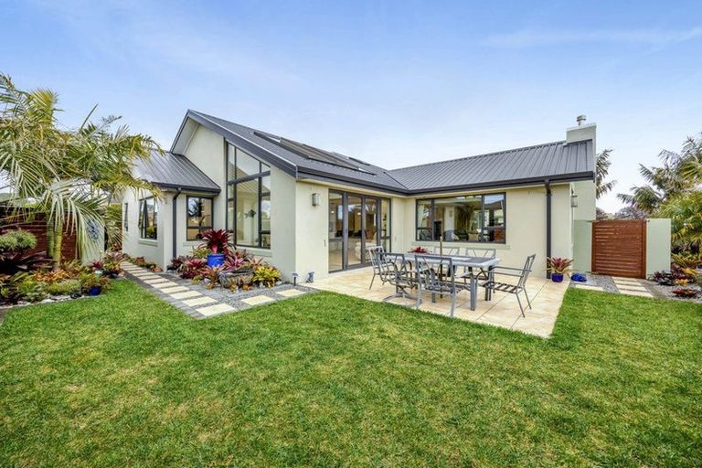 Photo of property in 19 Dolphin Parade, Bell Block, New Plymouth, 4312