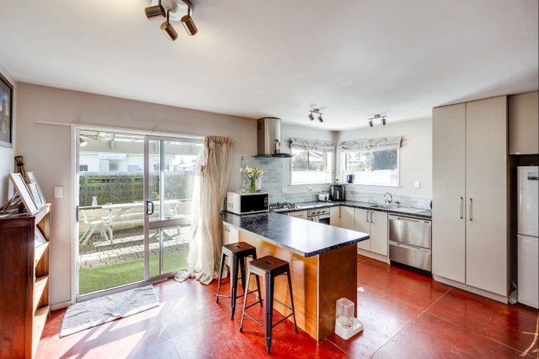 Photo of property in 208 Caroline Place, Mayfair, Hastings, 4122