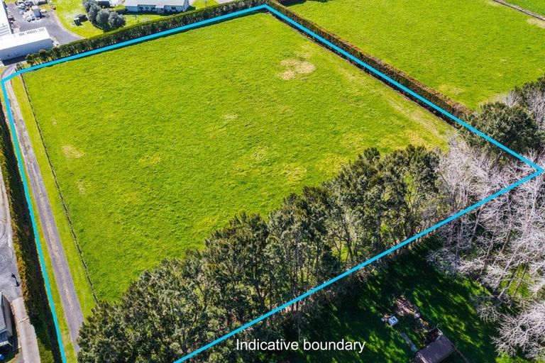 Photo of property in 42 Taupaki Road, Taupaki, 0782