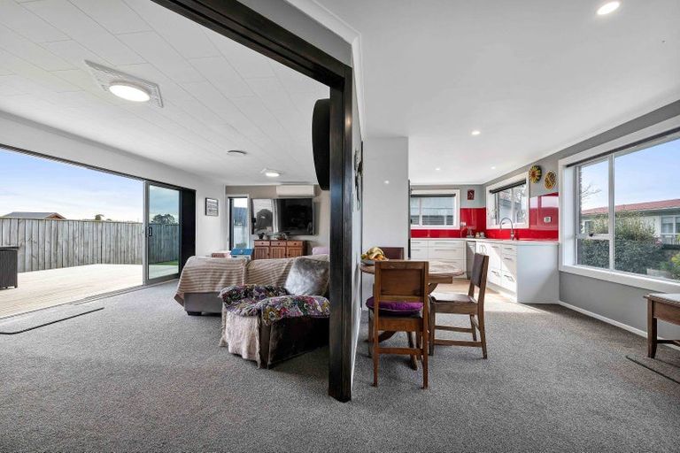 Photo of property in 100 Pembroke Road West, Pembroke, Stratford, 4332