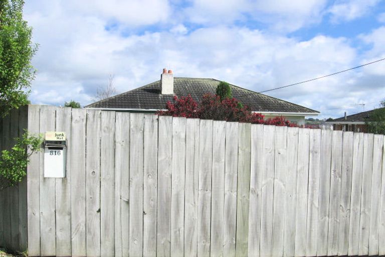 Photo of property in 816 East Coast Road, Oteha, Auckland, 0630