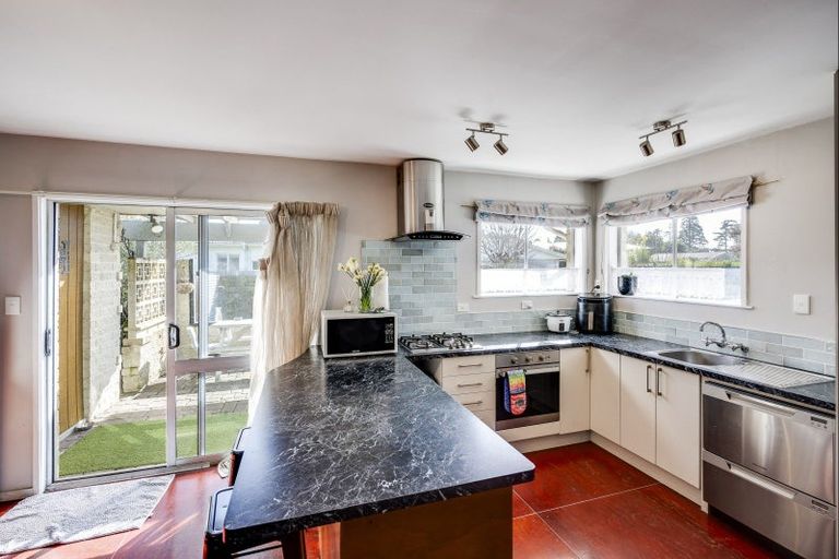 Photo of property in 208 Caroline Place, Mayfair, Hastings, 4122